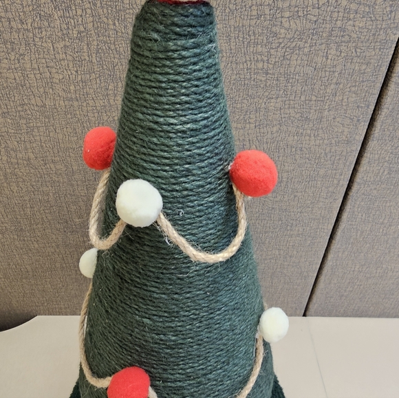 CAT Scratcher Christmas Tree - Picture 2 of 9